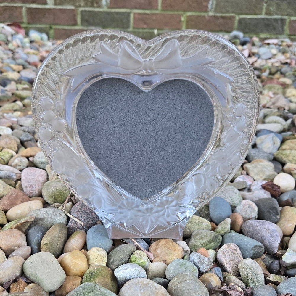 VTG Studio Nova Amour Heart Picture Frame Floral Bow Embossed Glass Japan Decor